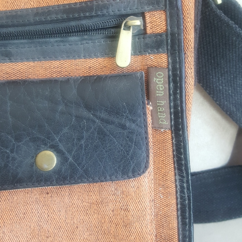 Open Hand Messenger Bag - Picture 3 of 6
